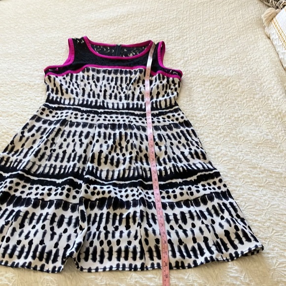 Gorgeous fushia and black and cream sleeveless Ivanka dress - Picture 11 of 16